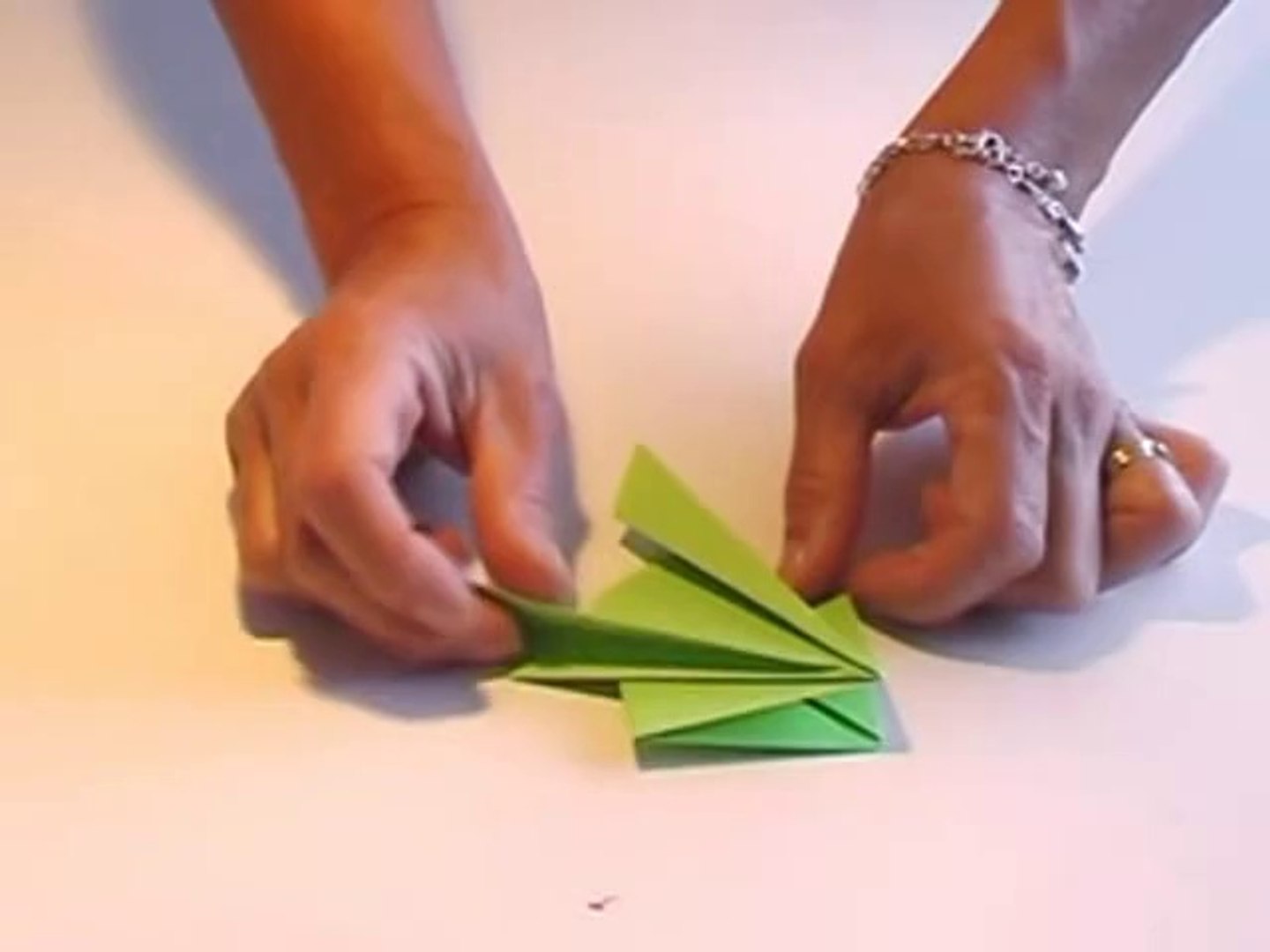 Grenouille sauteuse en papier étape 1