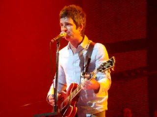 Noel Gallagher's High Flying Birds - Everybody's On The Run