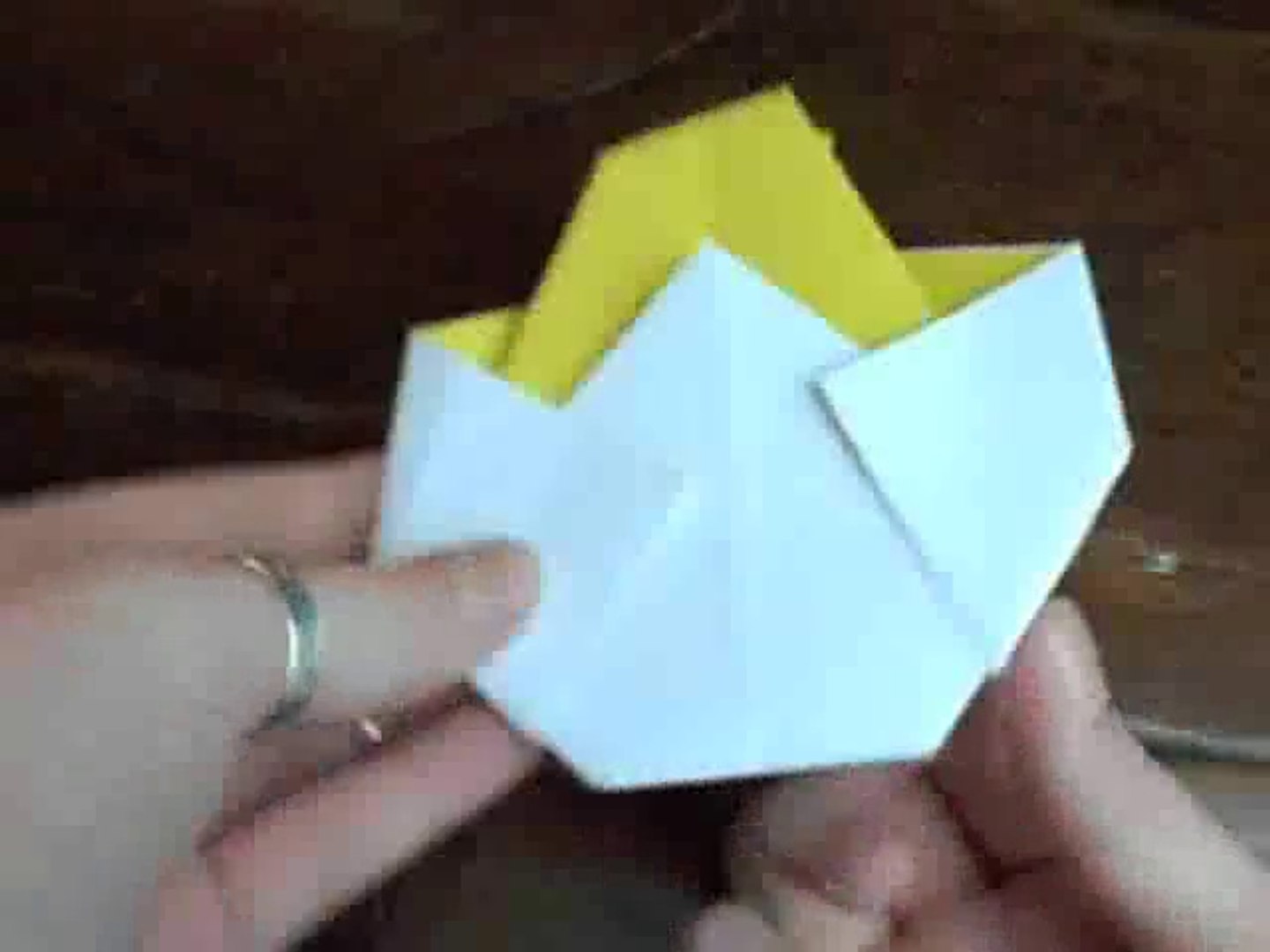 Le poussin dans son oeuf en origami - Vidéo Dailymotion