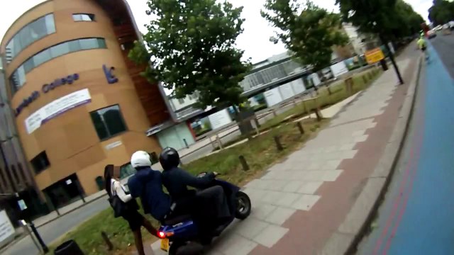 Vol à l'arraché en scooter à Londres