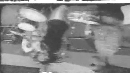 CHICO SCIENCE & NAÇÃO ZUMBI _ TODOS ESTÃO SURDOS CLIPE AO VIVO