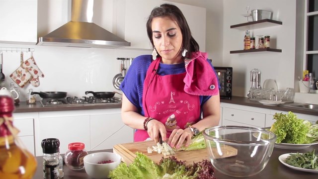 سلطة جبن الحلوم المشوي والرمان | مع فاطمة