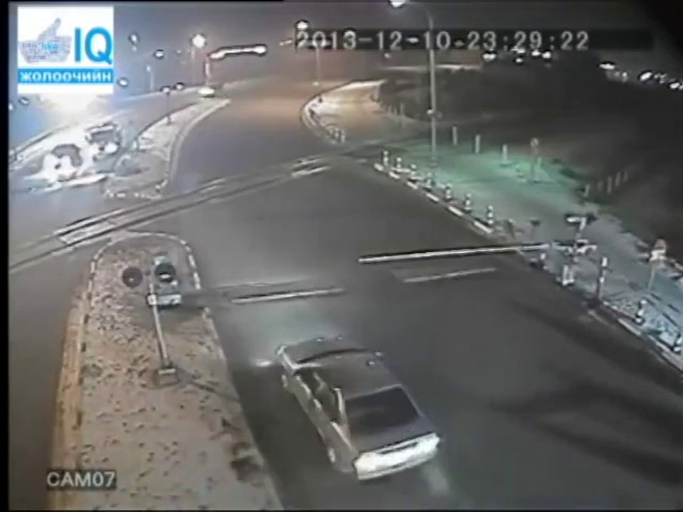 Drivers failing on rails : Car Crash compilation