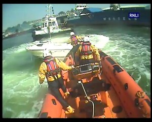 Amazing Coast guard intervention on a crazy boat!