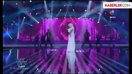 Ajda Pekkan, Miss Turkey'de Ayakkabısıyla Alay Konusu Oldu