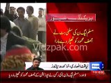 Punjab Assembly - PML N Salma Butt slaps PTI MPA Asif Mehmood