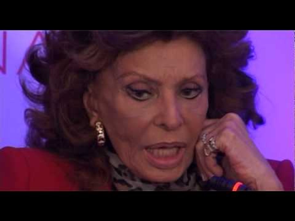 Napoli - Le lacrime di Sophia Loren, il suo ritorno al cinema -1- (27.05.14)