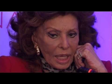 Napoli - Le lacrime di Sophia Loren, il suo ritorno al cinema -1- (27.05.14)