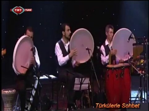 Yusuf Gül & Musa Eroğlu - Etrafımda İnsanlar Çok Yalınızım Bu Ellerde
