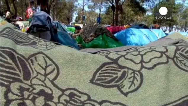 España: casi 500 inmigrantes saltan la valla de Melilla