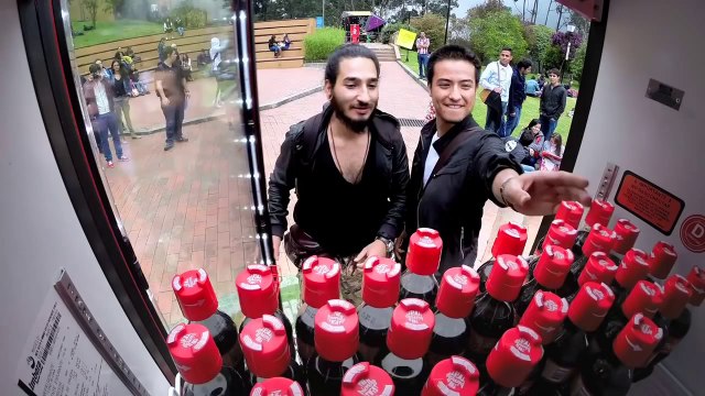 Bouteille de Coca-Cola gratos mais impossible à ouvrir seul!