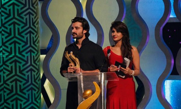 2nd Hum Awards HUM TV Life Time Achievement Award to Zia Mohyeddin