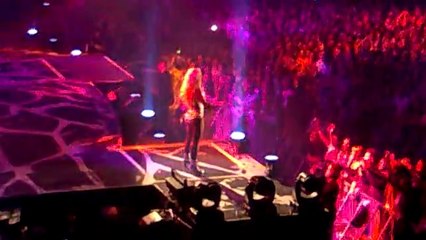 Britney Spears enflamme Paris Bercy! (06.10.11)