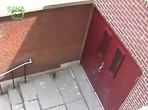 Okulda Kızlara Yapılan Eşşek Şakası