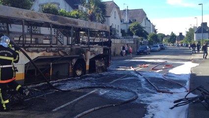 Un bus prend feu Route de Locronan