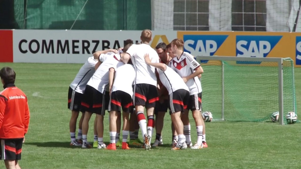 Selber aufstellen! Khedira lernt Durm ein