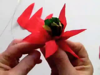 Fleur de poinsettia rouge en papier