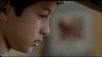 Çocuğa şiddeti anlatan çarpıcı bir video..