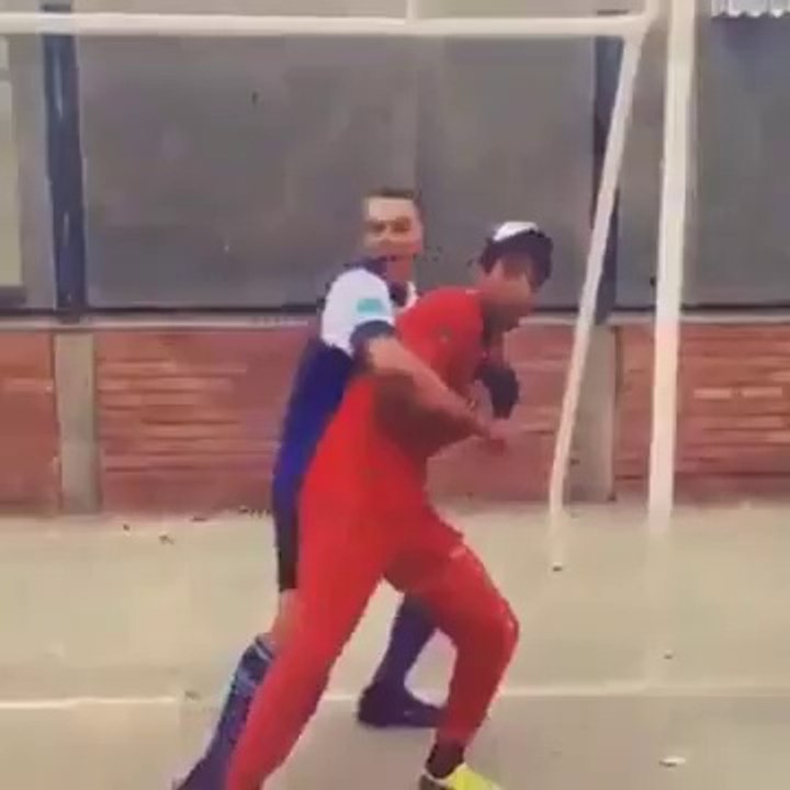 Gelmiş Geçmiş En İyi Kaleci..  ))