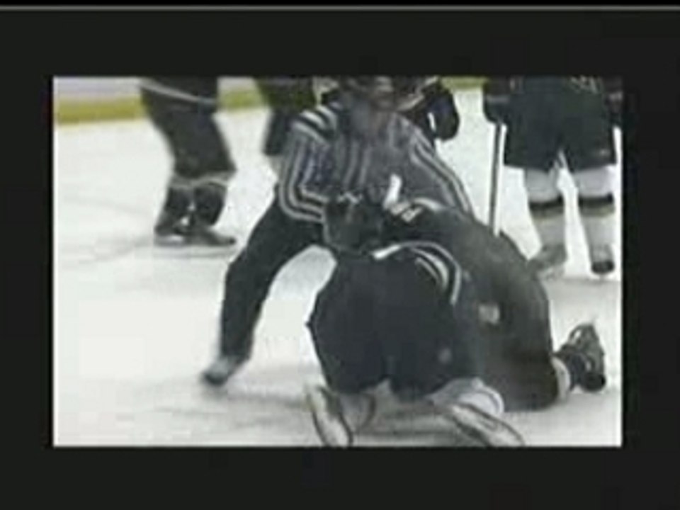 Chris Pronger Fights Krys Barch 012807