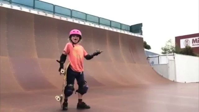 Une fille de 9 ans rentre un 540° en skate