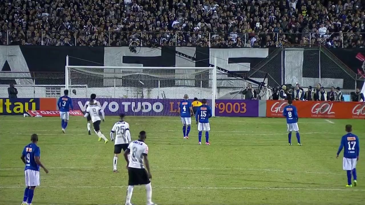 Corinthians vence o líder Cruzeiro