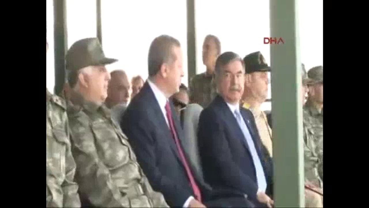 Başbakan Erdoğan'ın makam aracında kapı protokolü