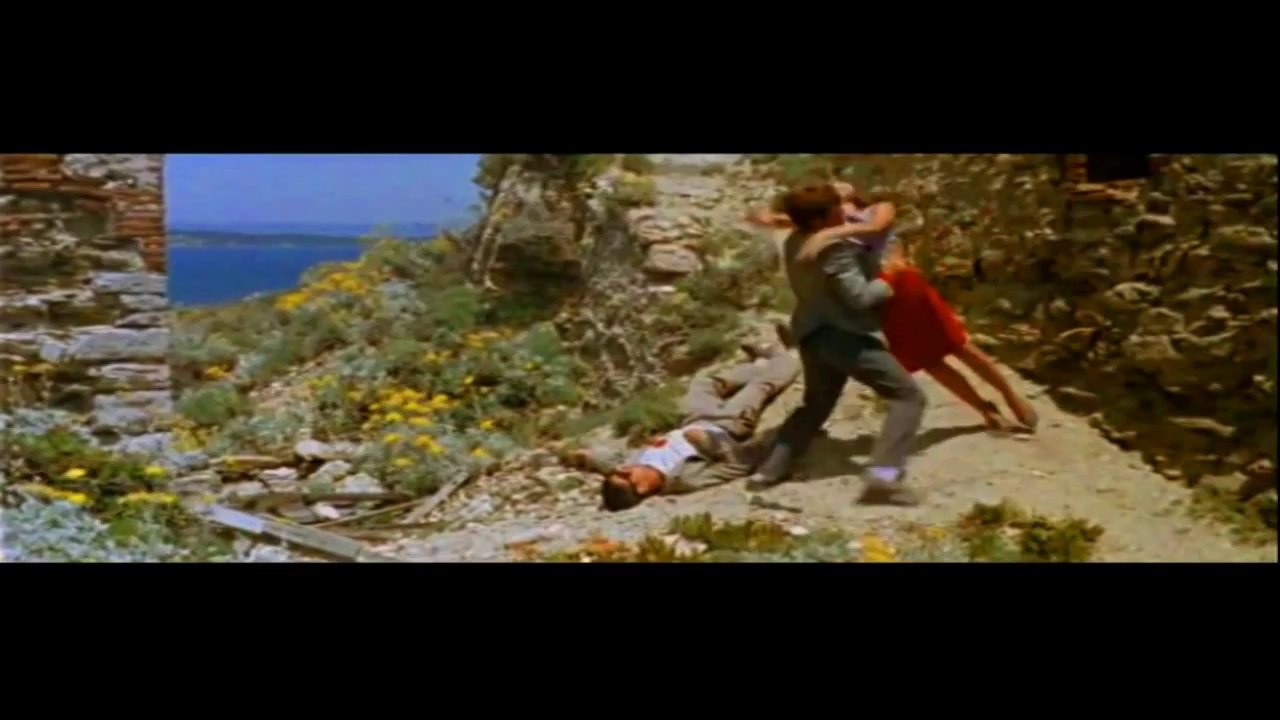petit montage qui montre le pillage de tarantino du film pierrot le fou Sur France Inter, le réalisateur Jean-Luc Godard, s'en est violemment pris à son confrère américain, Quentin Tarantino, qu'il a qualifié de "faquin" et de "pauvre garçon"