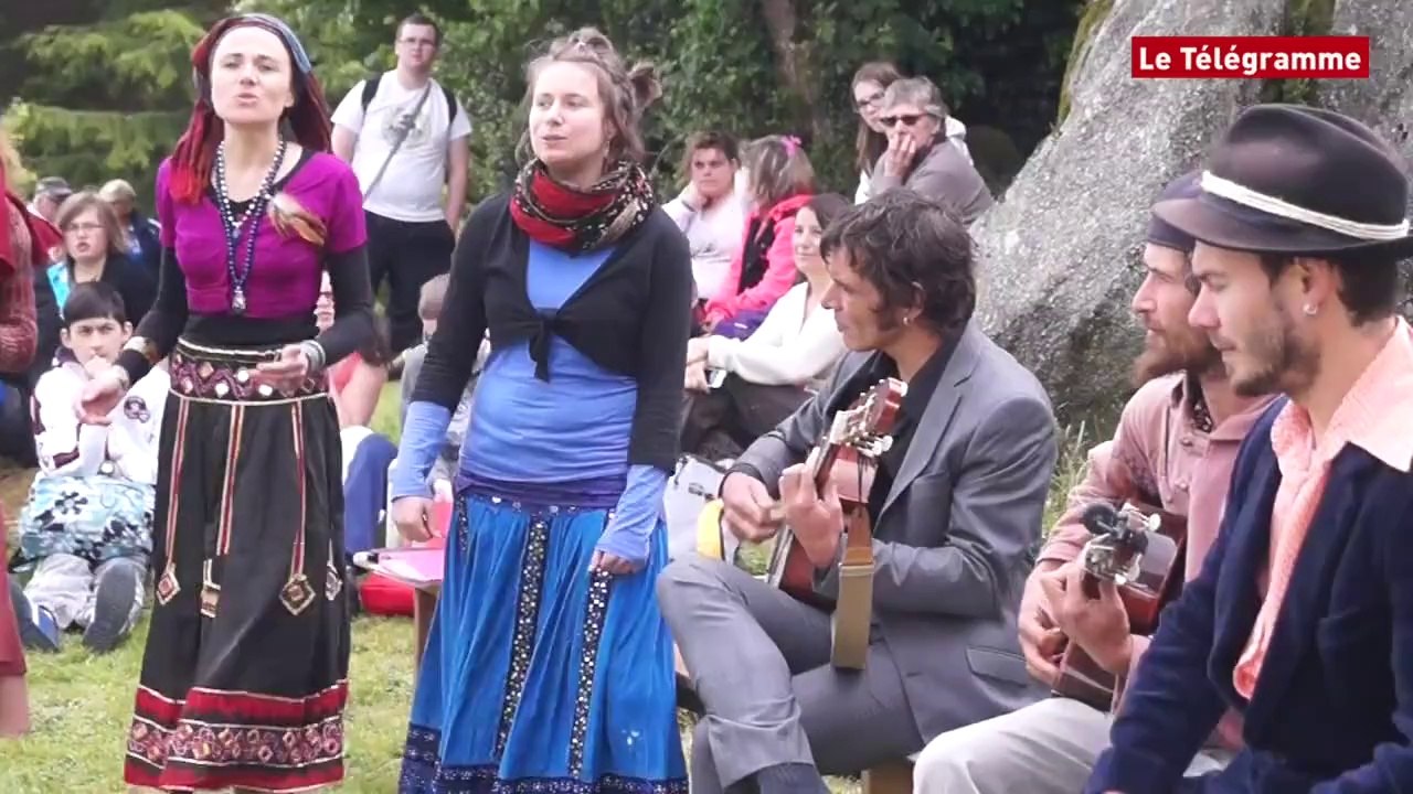 Pleyber-Christ (29). Des milliers de randonneurs au Tro Menez Are