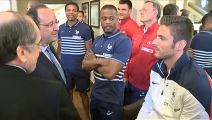 Hollande rend visite aux Bleus à Clairefontaine : une petite blague pour chaque joueur
