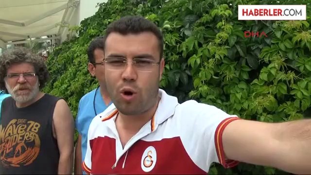 Muğla'nın Bodrum İlçesi'nde, Yakınında Otel ve Villaların Bulunduğu Otluk ve Makilik Alanda Yangın...