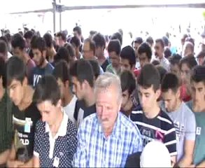 ÇAKMAK GAZI ÇEKEREK ÖLEN LİSELİ GENCİN CENAZE TÖRENİ