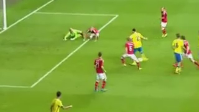 Le joli loupé de Zlatan ! (+ bonus)