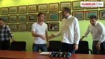 Torku Konyaspor, Alexander Hleb ile 1 Yıllık Sözleşme Yeniledi
