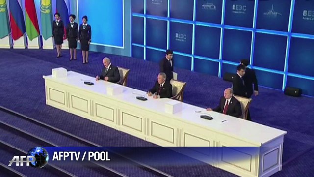 Russia signs deal on economic union with Belarus and Kazakhstan