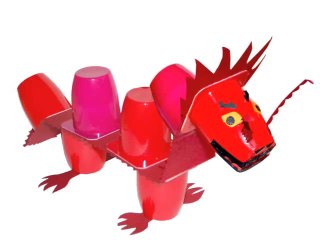 Dragon rouge en pots de petits suisses
