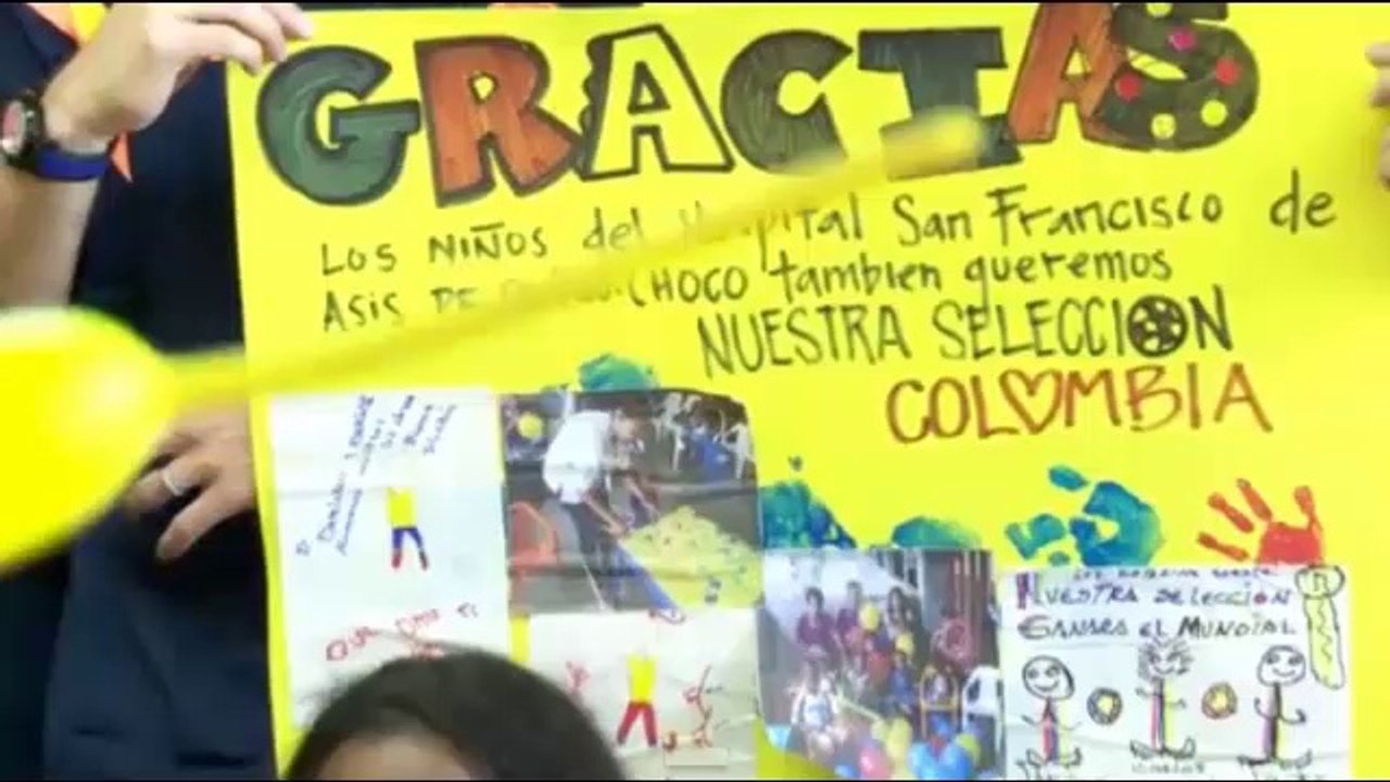 Jugadores de Seleccion Colombia entrevistan a niños enfermos