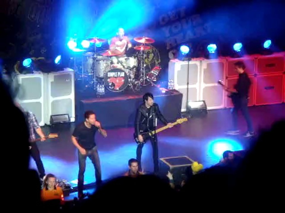 Simple Plan - Can't Keep My Hands Off You