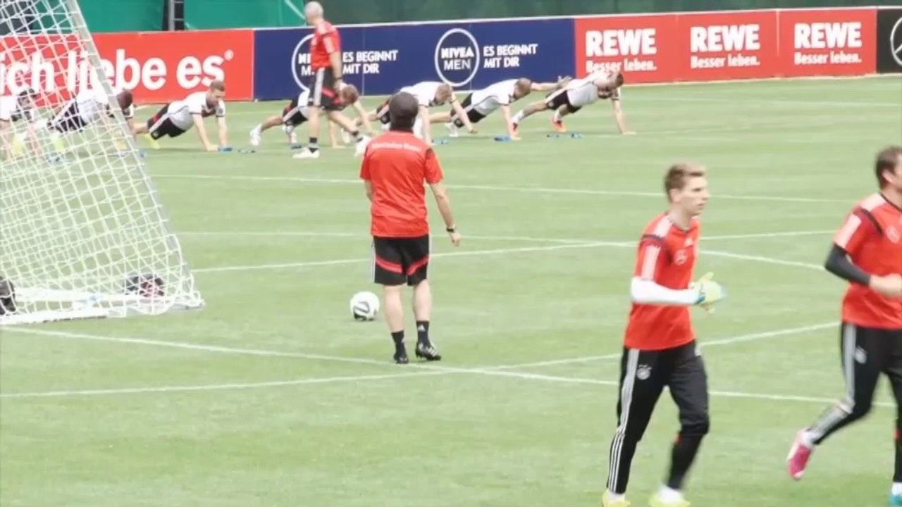 Löw zaubert! Bundestrainer trickst im Training