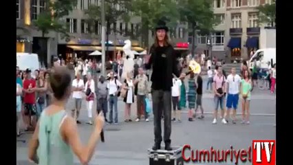 Sokak gösterisine kan bulaştı