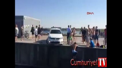 Polisin hoşgörüsü çocukları eğlendirdi