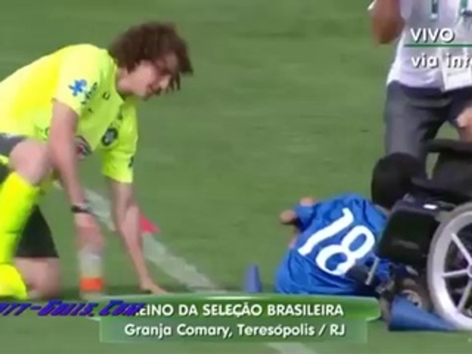 David Luiz talks and watch a child with disabilities making skills