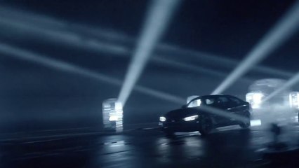 Crazy car Race in the dark! Castrol EDGE Titanium Strong Blackout