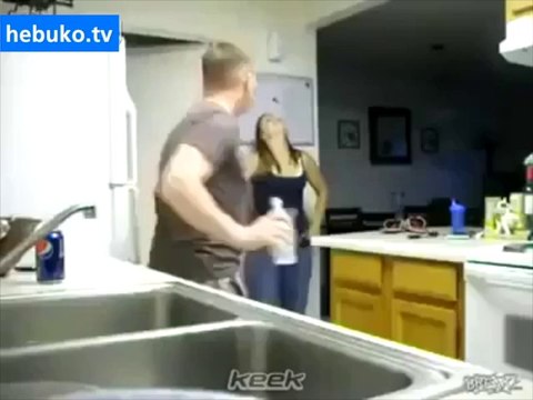 kız arkadaşa bu yapılır mı arkadaş! eşek şakasının önde gideni! :)))