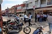 Polis Aracına Molotoflu Saldırı; 2 Polis Yaralı