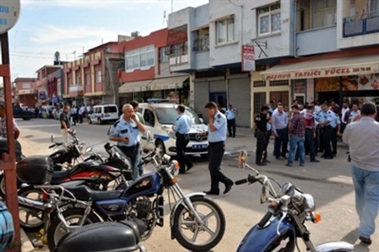 Polis Aracına Molotoflu Saldırı; 2 Polis Yaralı