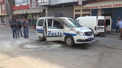 Polis Aracına Molotofkokteyli Atıldı: 2 Yaralı