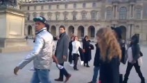 Jay-Z and Beyonce VS tourist in Paris, so funny reaction : 