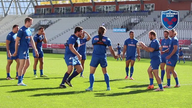 Echauffement dans la bonne humeur au Stade des Alpes avant la mise en place pour FCG-Brive