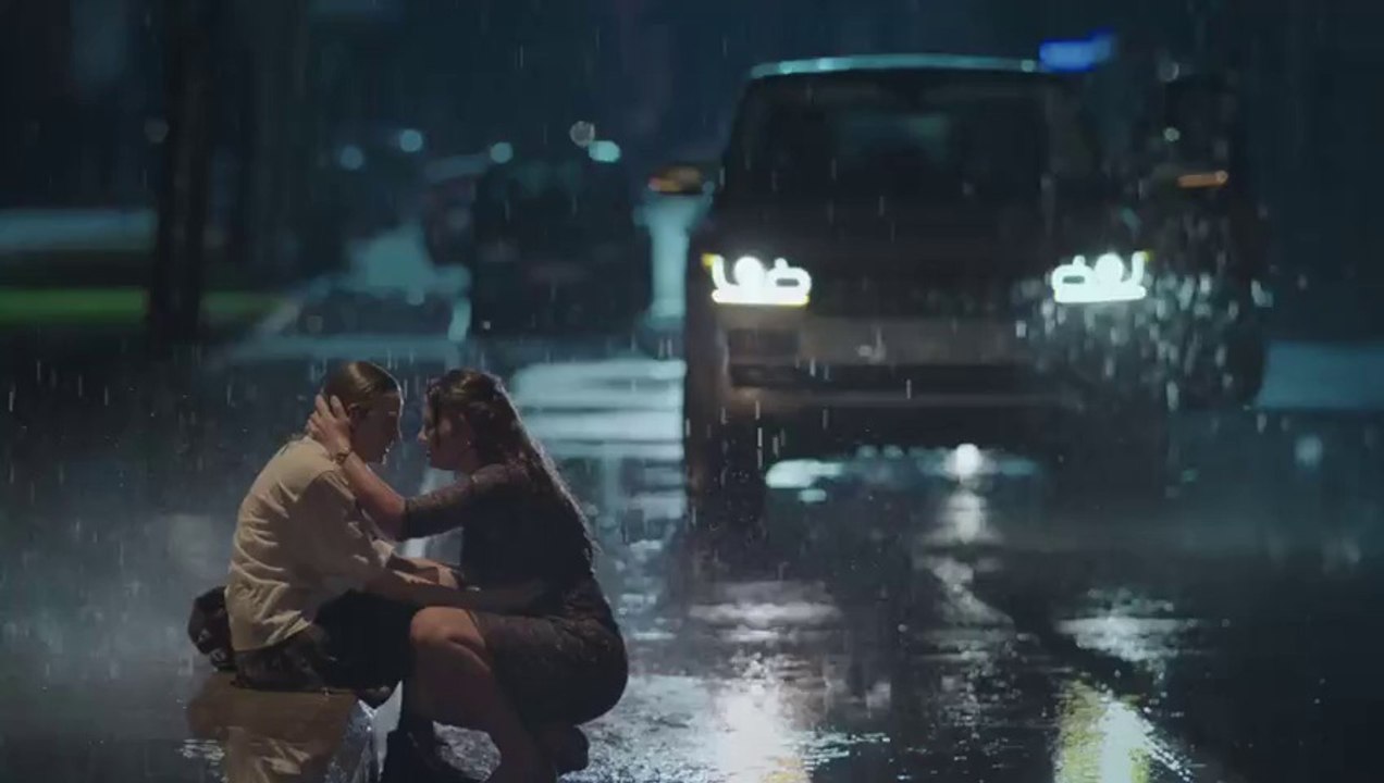 Paramparça 1.Bölüm Fragmanı İzle